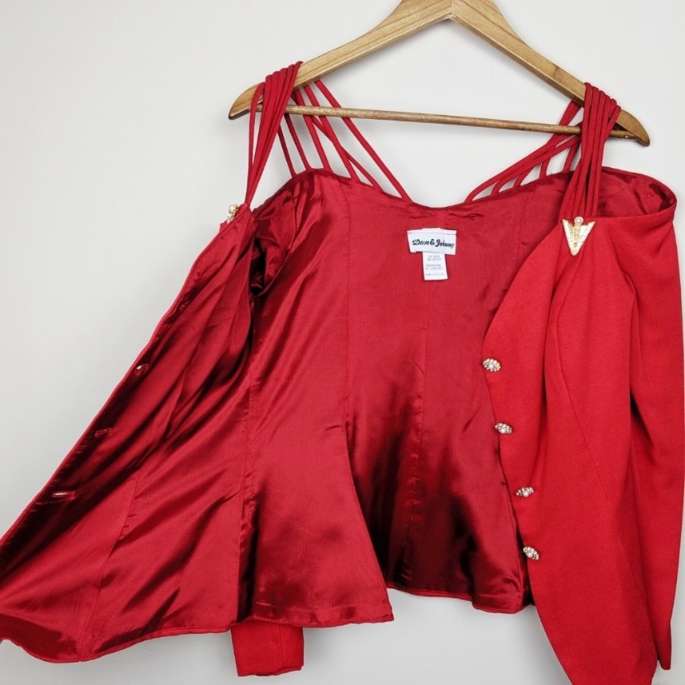 Dave & Johnny | 80s Western Red Cold Shoulder Top - Picture 5 of 6